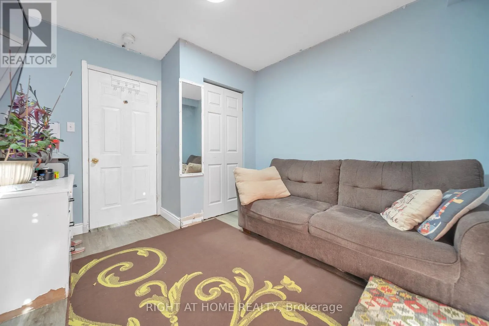 312 WESTCOURT PLACE