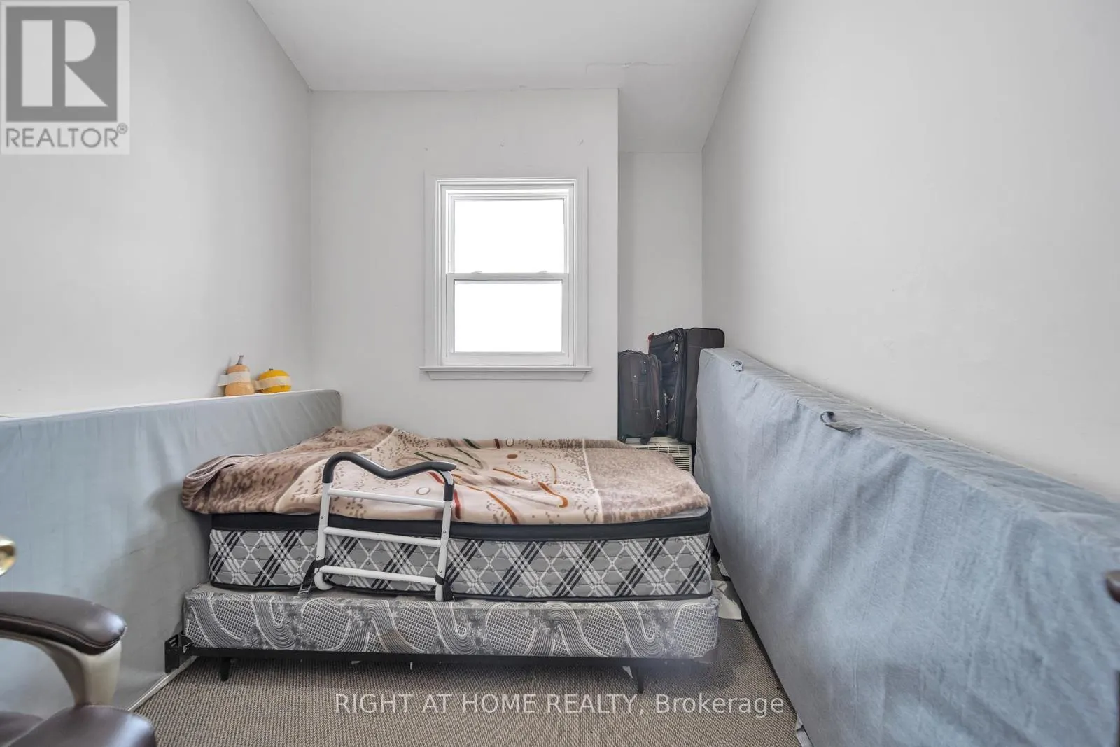 312 WESTCOURT PLACE