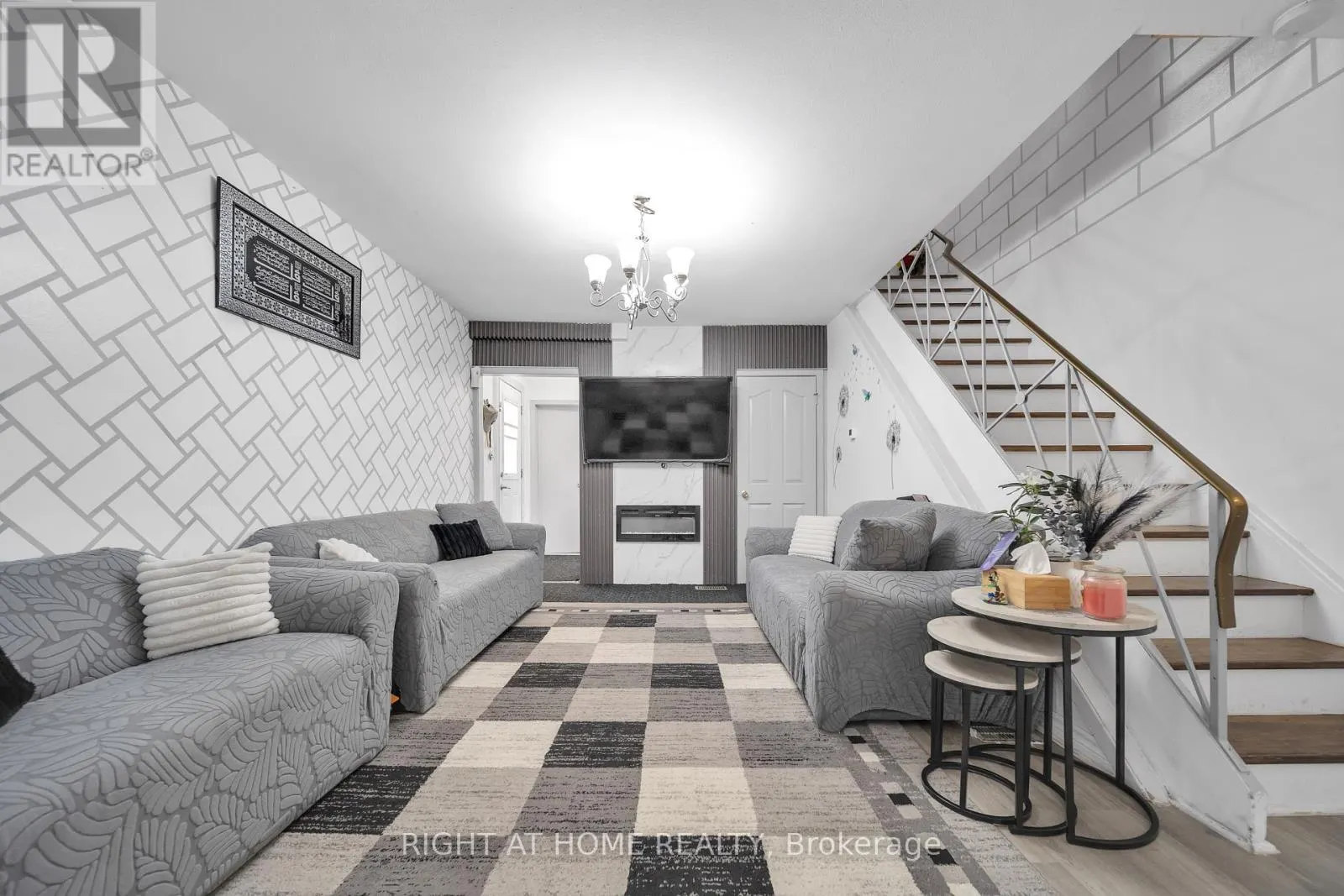 272 WESTCOURT PLACE