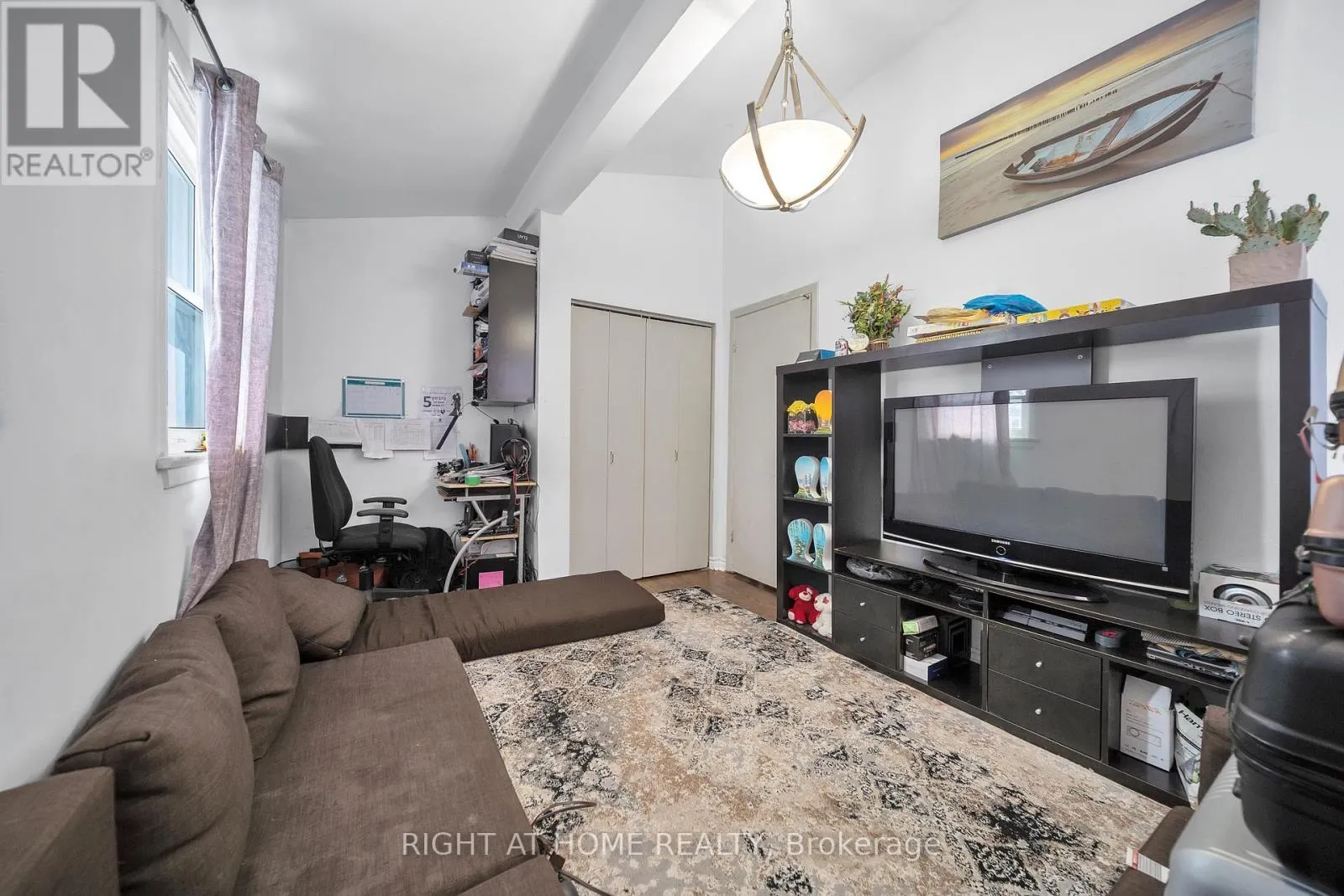 272 WESTCOURT PLACE