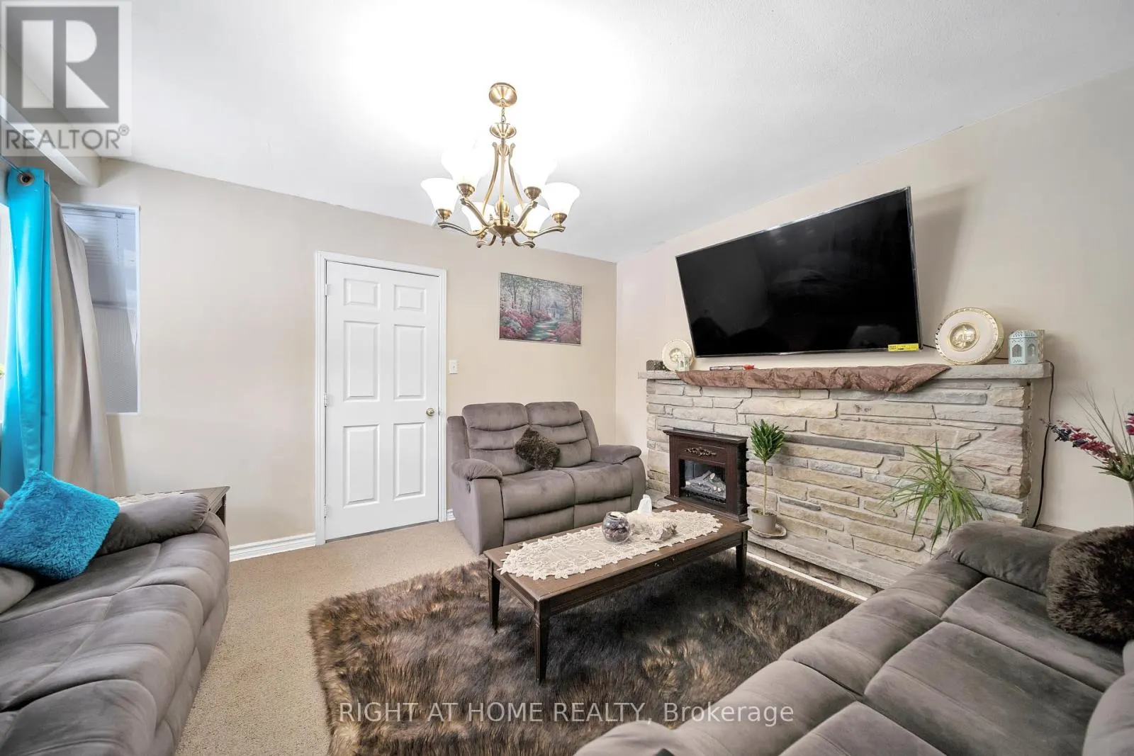 272 WESTCOURT PLACE