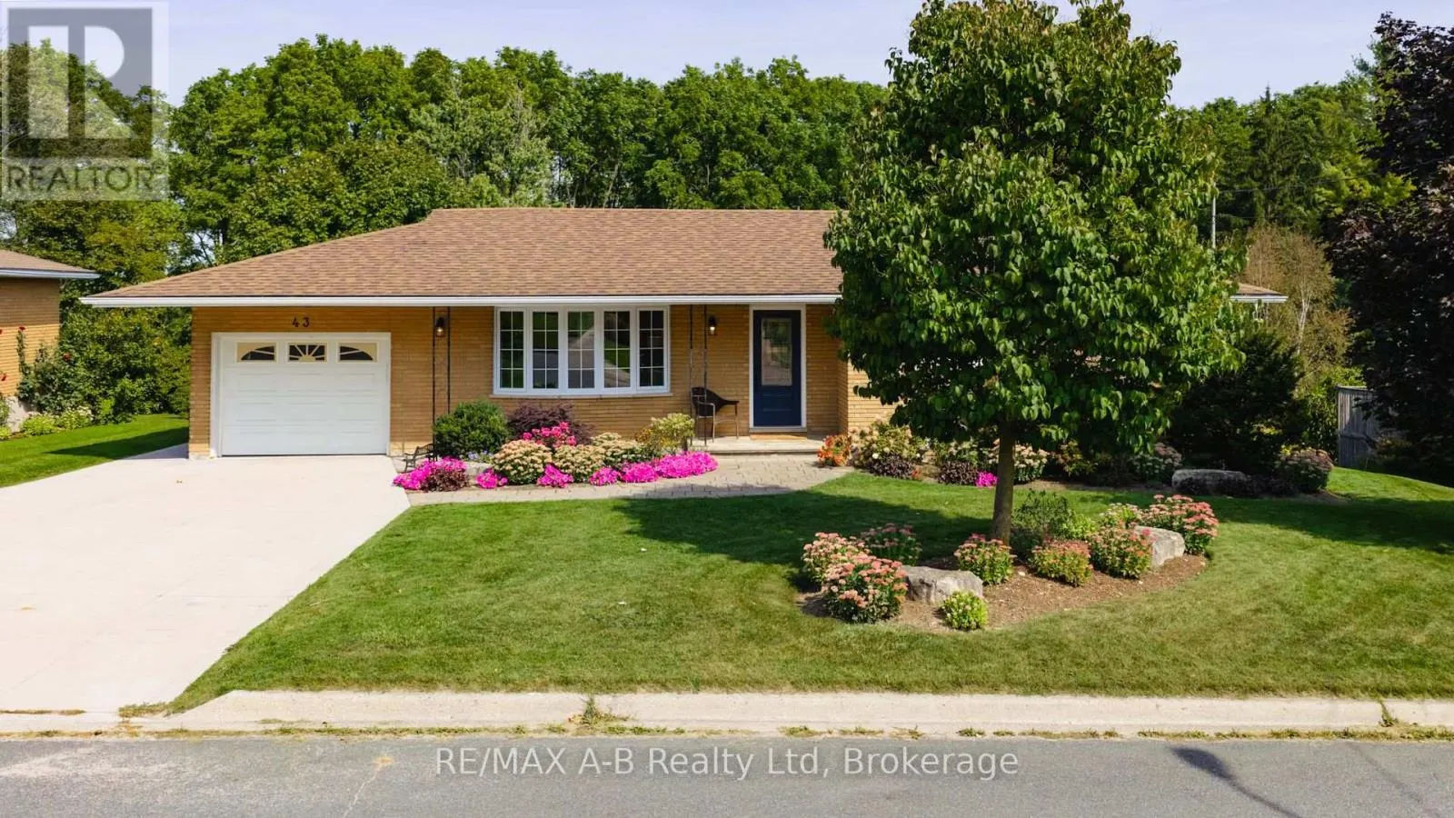 43 WIDDER STREET W
