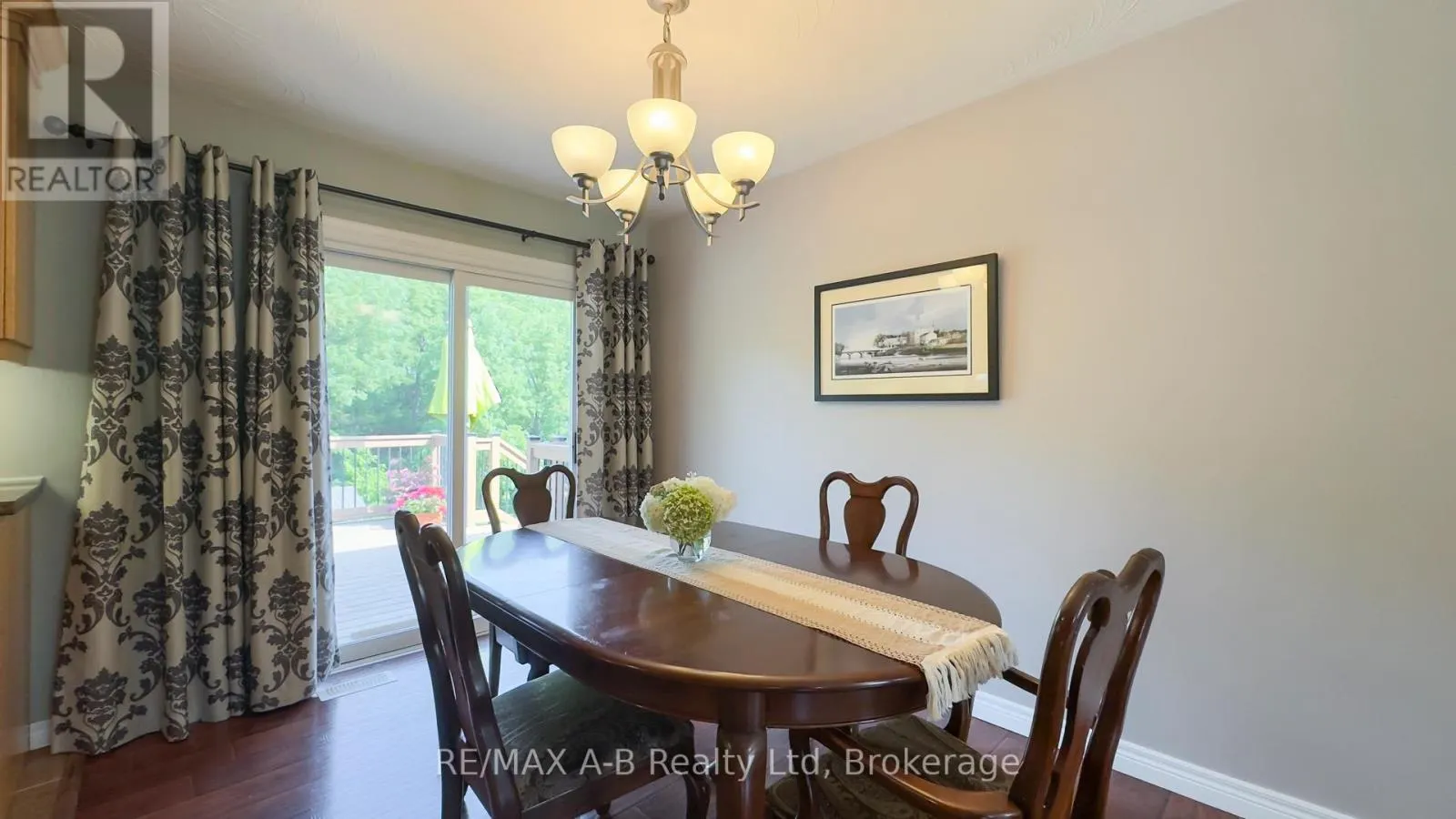 43 WIDDER STREET W