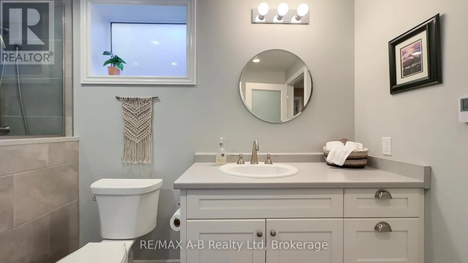 43 WIDDER STREET W