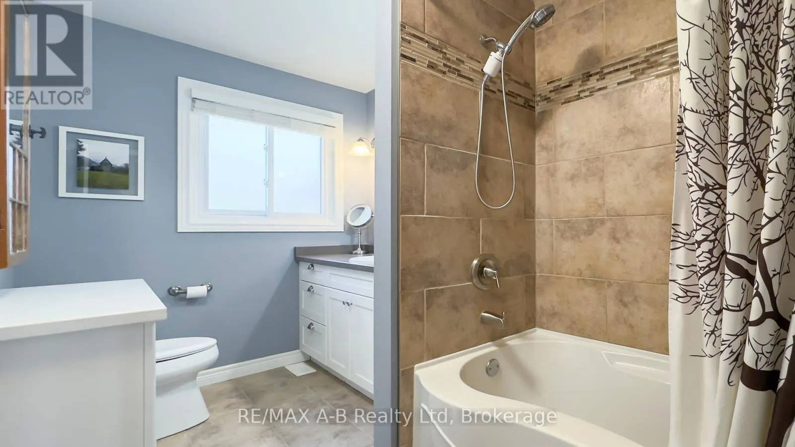 43 WIDDER STREET W