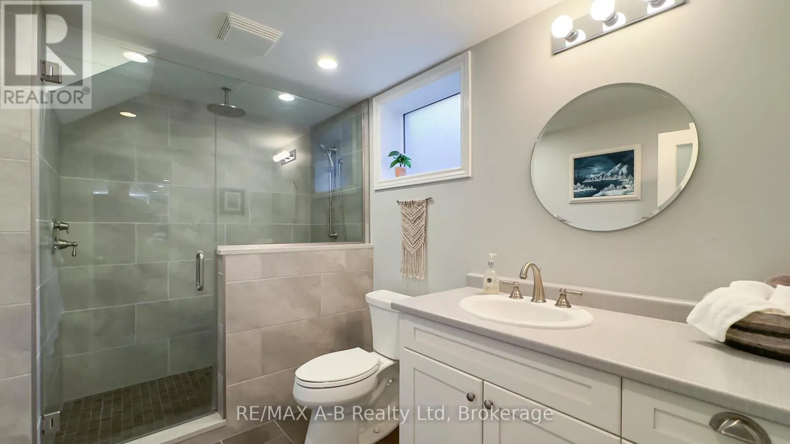 43 WIDDER STREET W