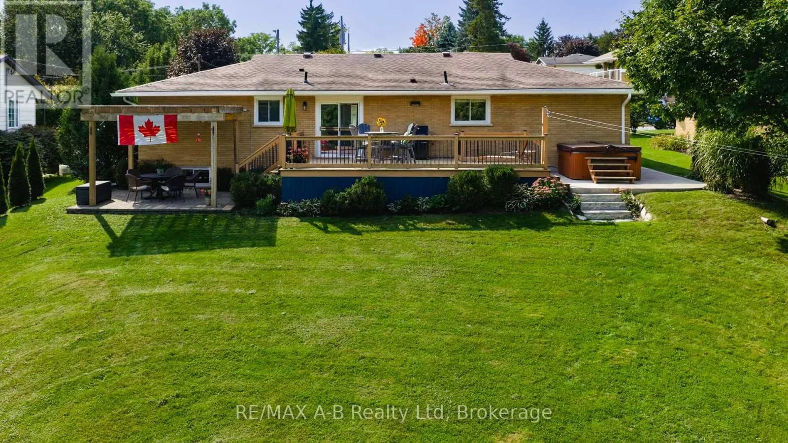 43 WIDDER STREET W