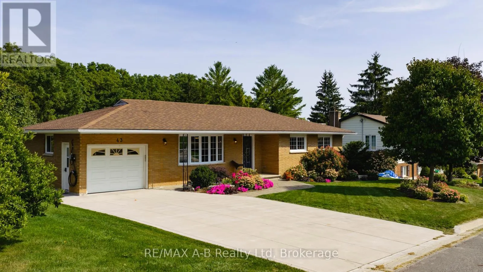 43 WIDDER STREET W