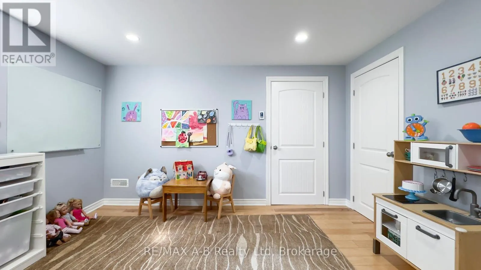 43 WIDDER STREET W