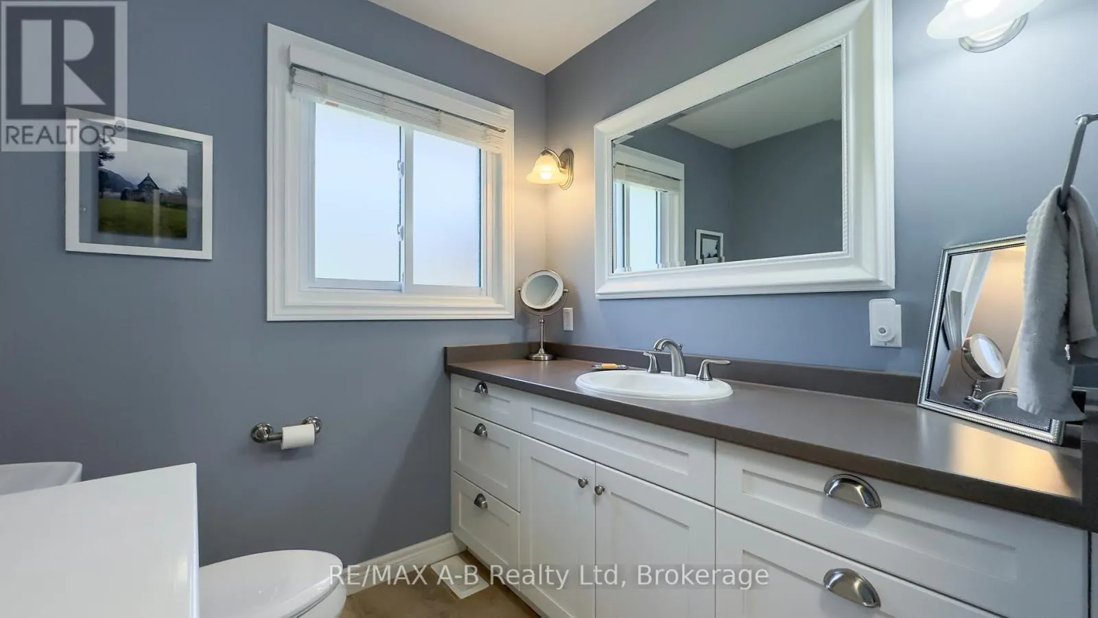 43 WIDDER STREET W