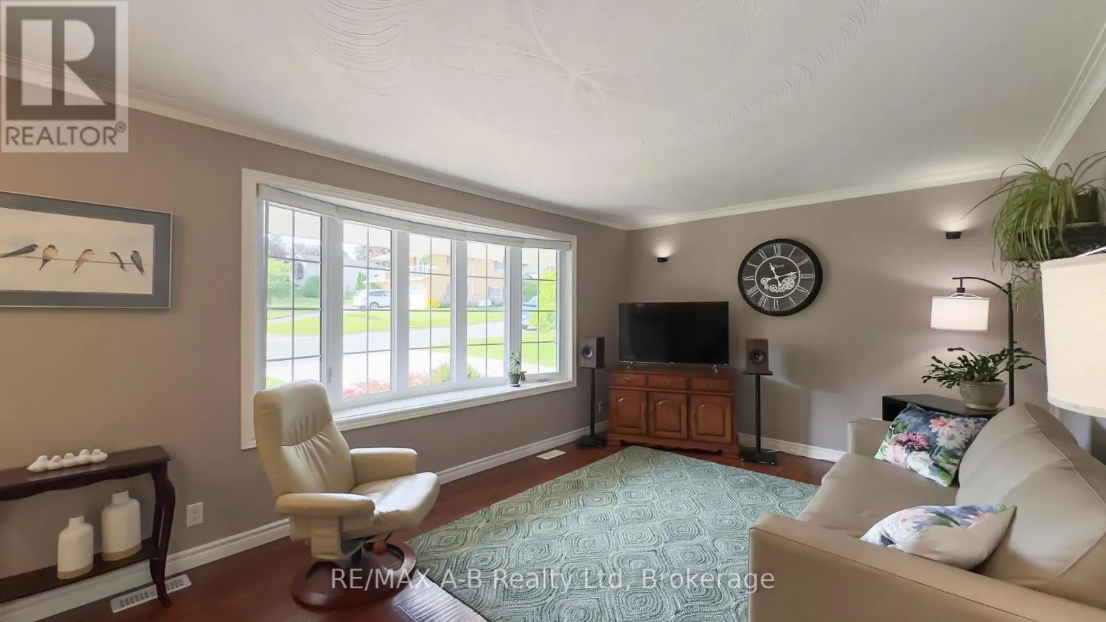 43 WIDDER STREET W