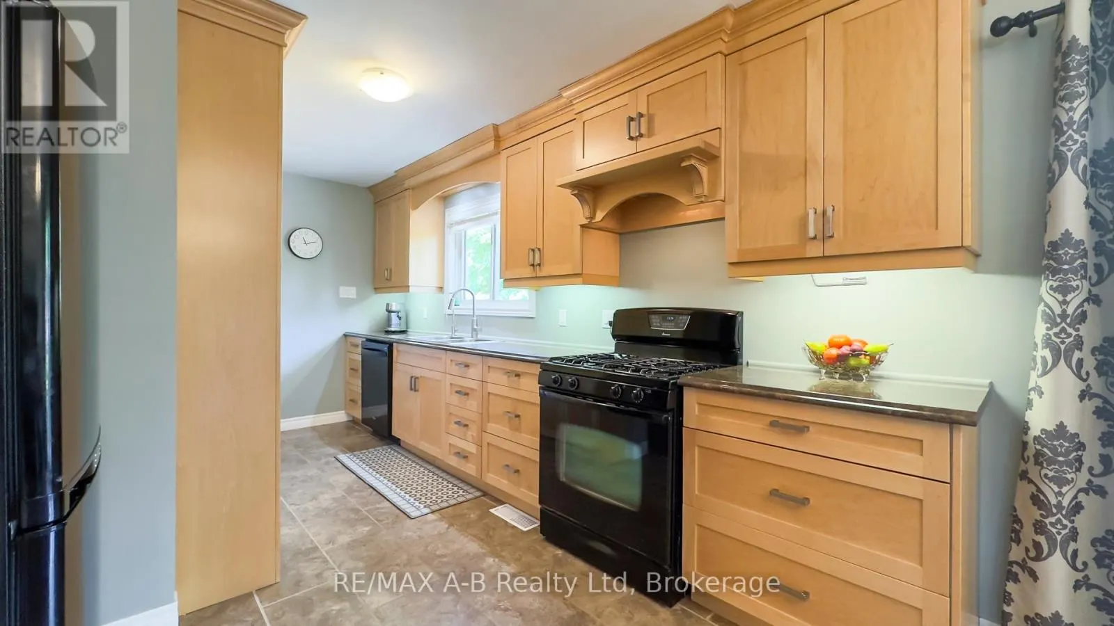 43 WIDDER STREET W