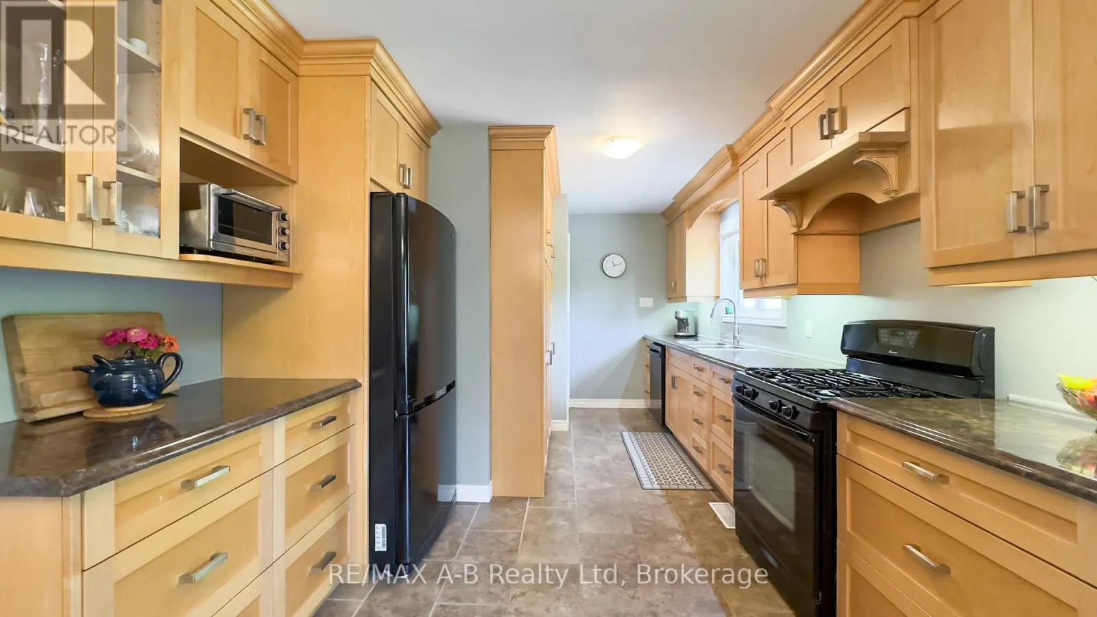 43 WIDDER STREET W
