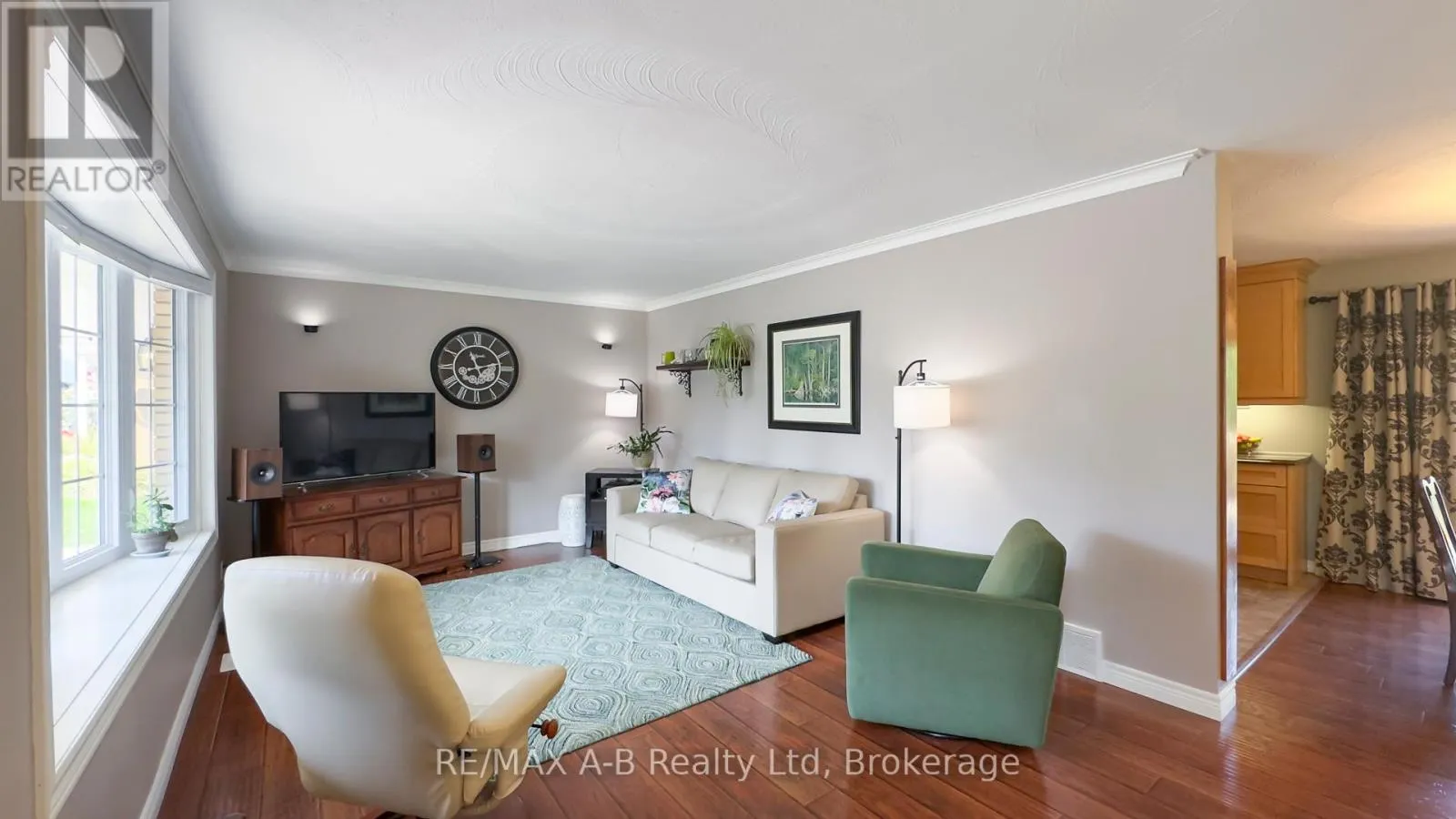 43 WIDDER STREET W