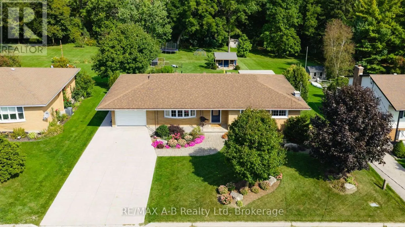 43 WIDDER STREET W