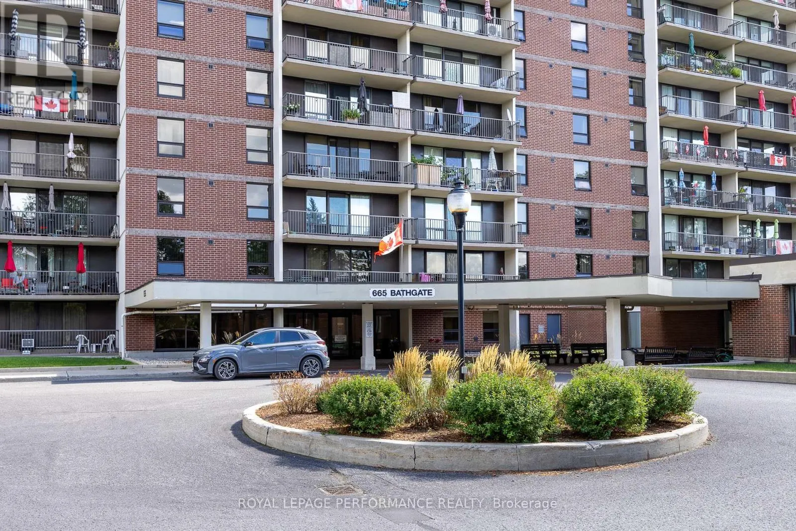1904 - 665 BATHGATE DRIVE