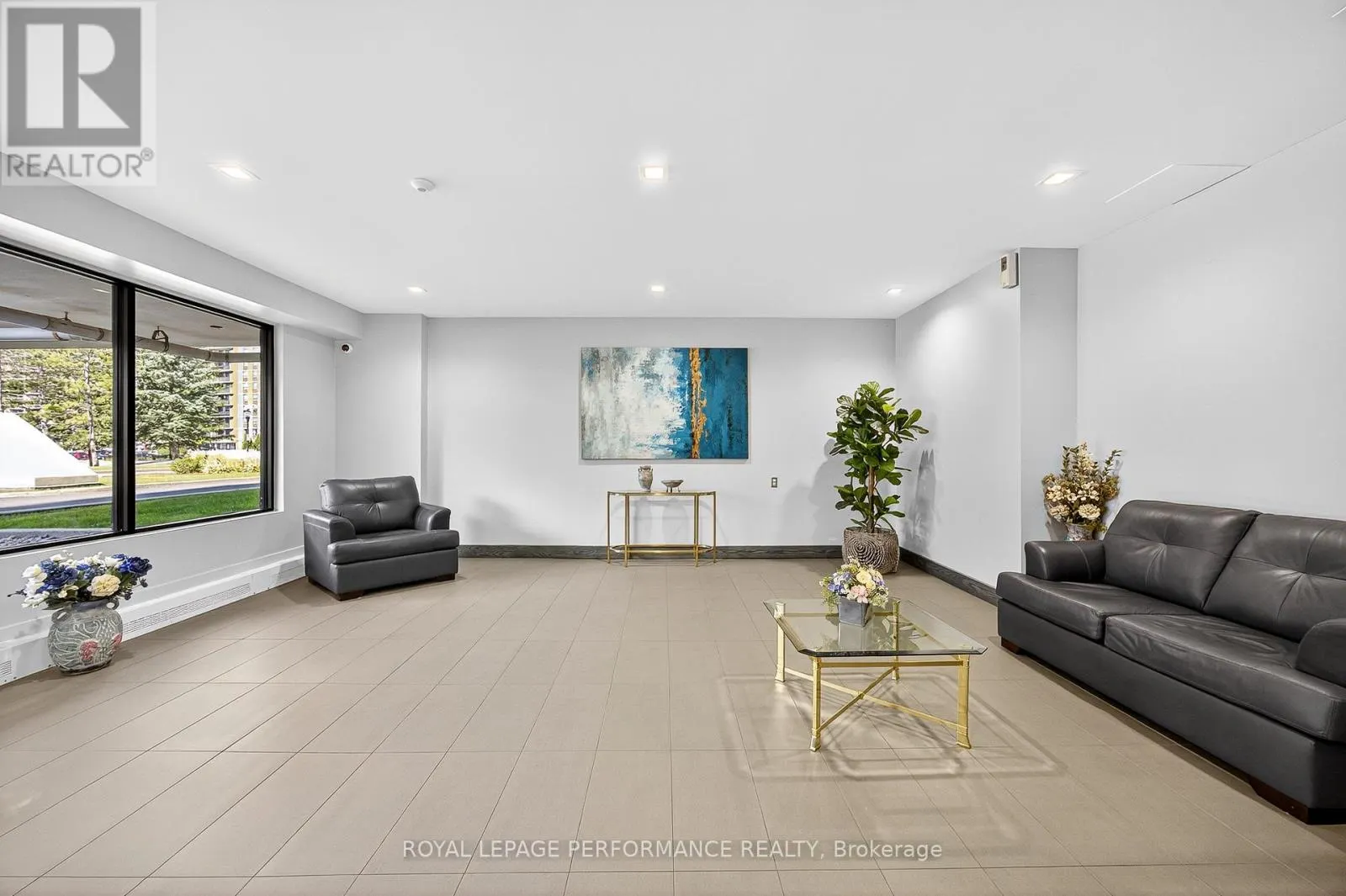 1904 - 665 BATHGATE DRIVE