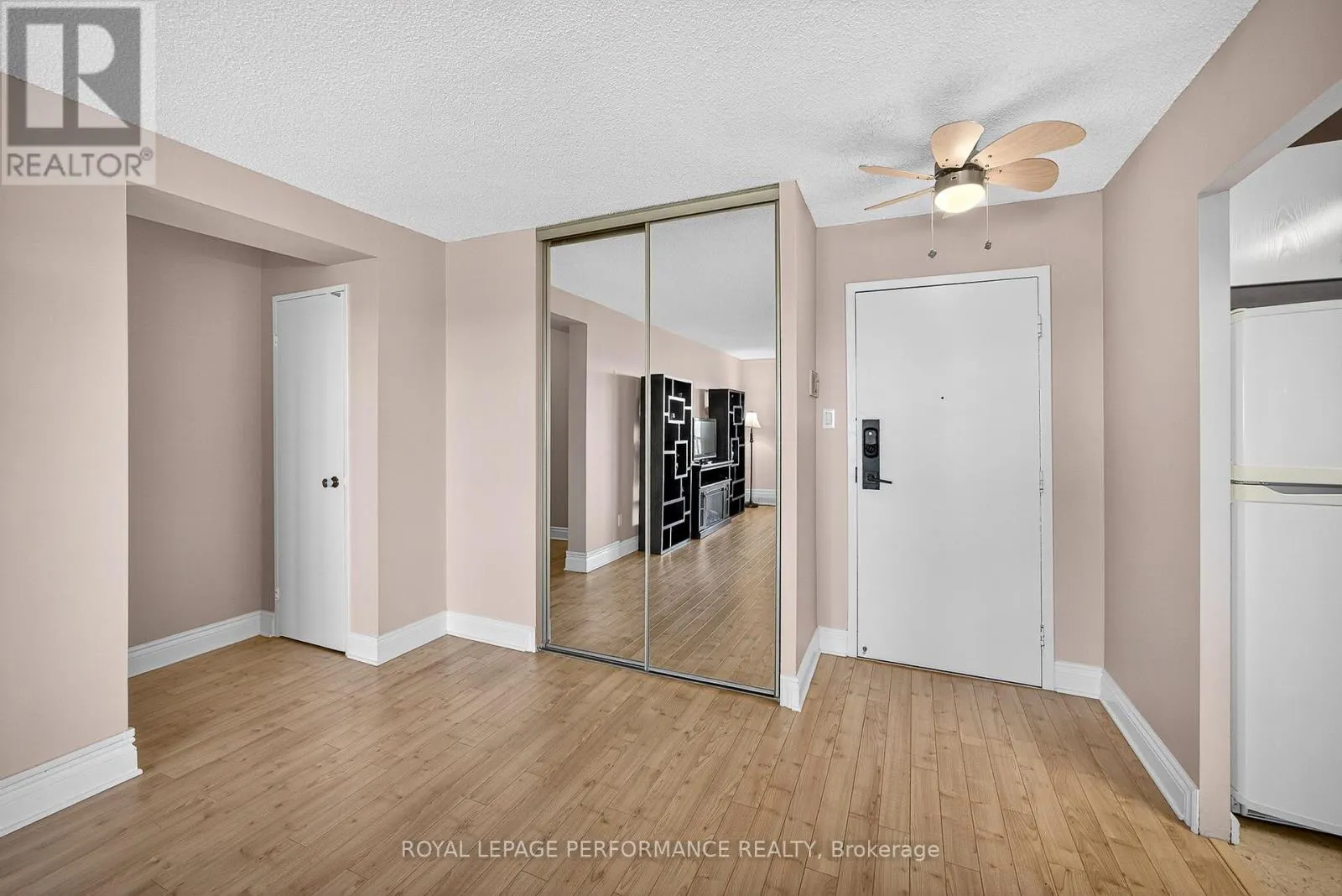 1904 - 665 BATHGATE DRIVE