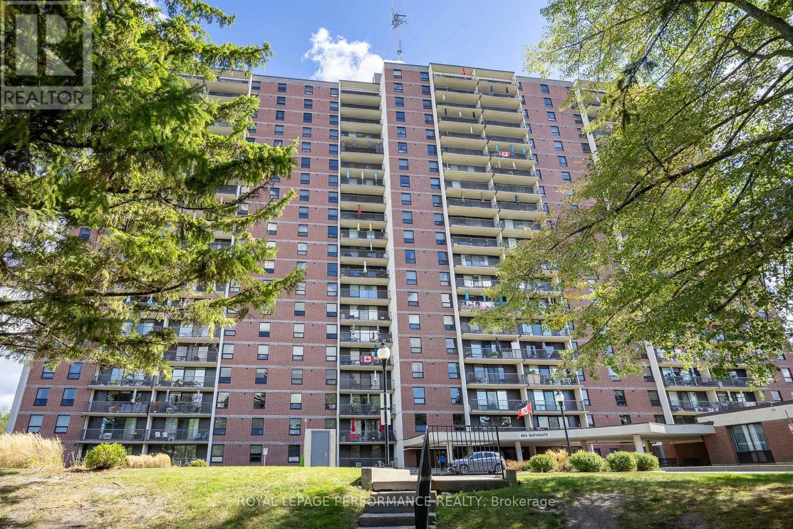 1904 - 665 BATHGATE DRIVE