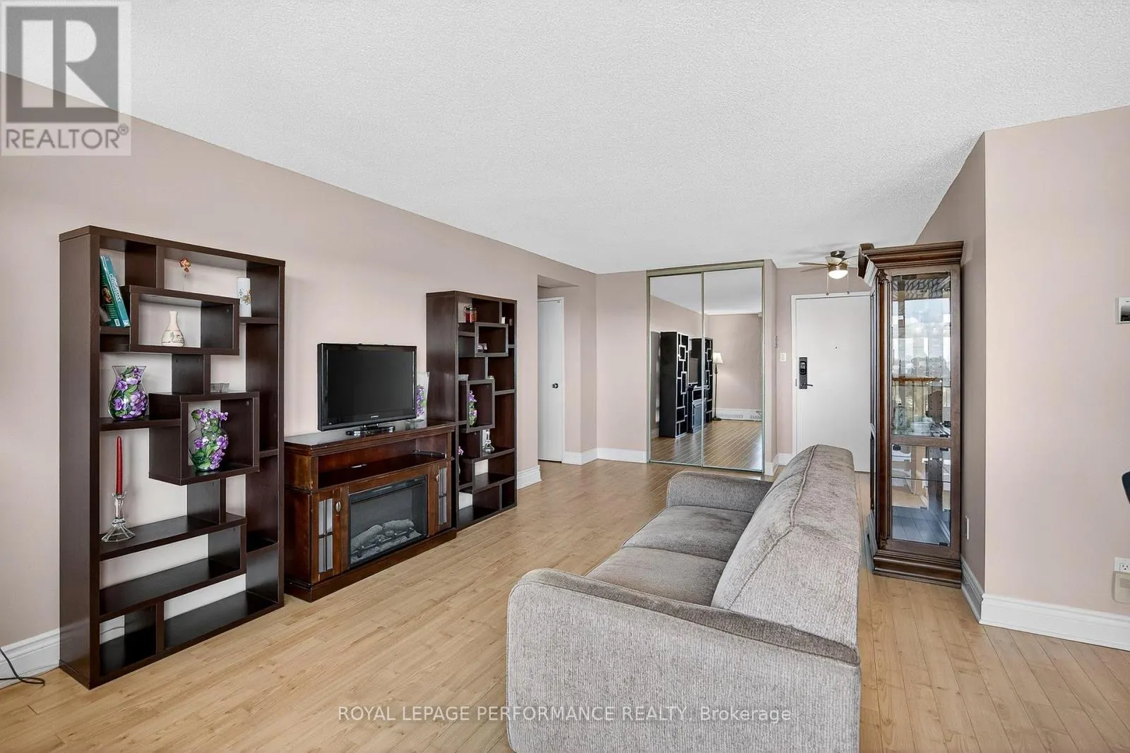 1904 - 665 BATHGATE DRIVE