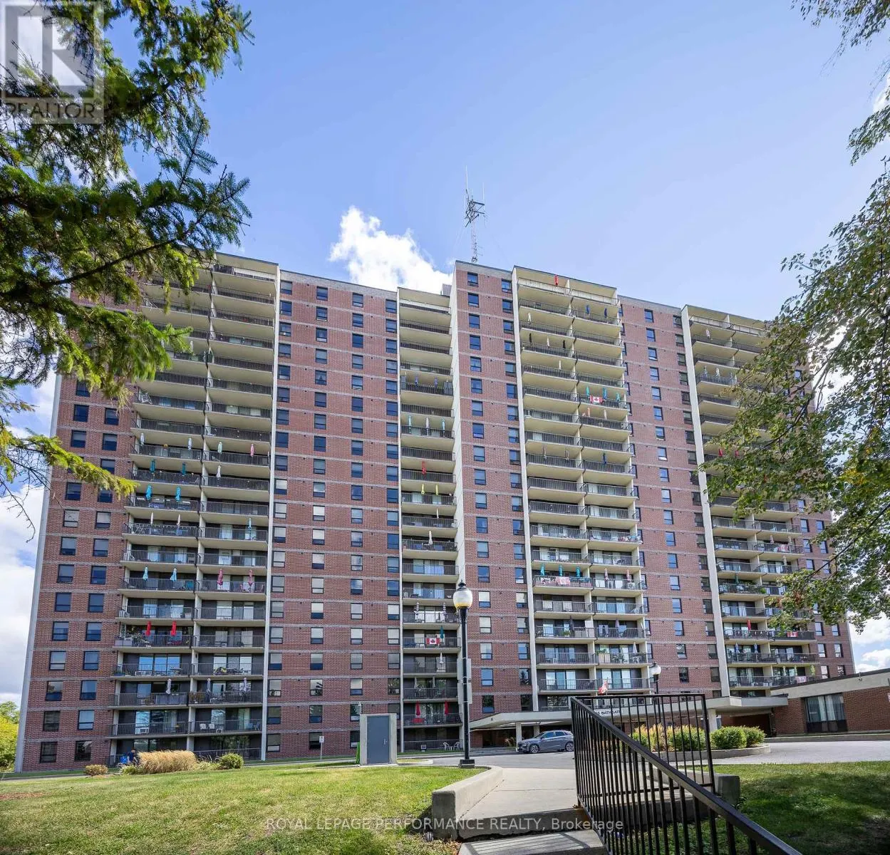 1904 - 665 BATHGATE DRIVE