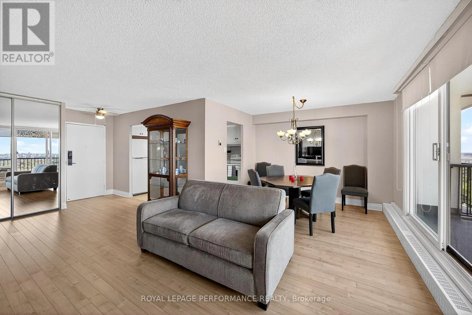1904 - 665 BATHGATE DRIVE