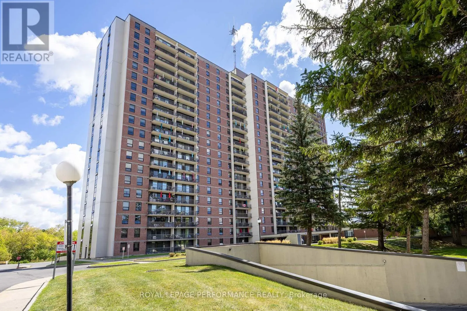 1904 - 665 BATHGATE DRIVE