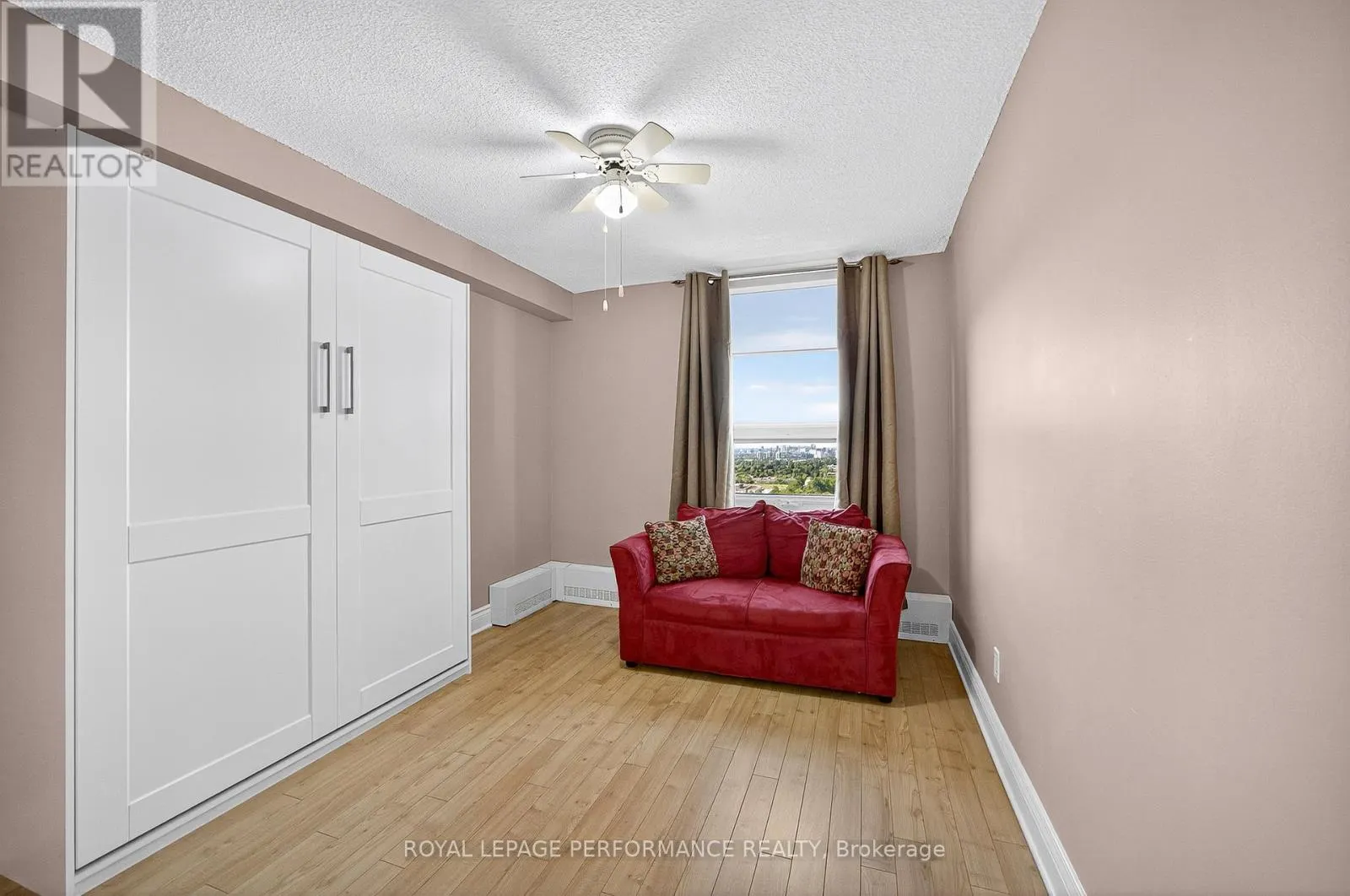 1904 - 665 BATHGATE DRIVE