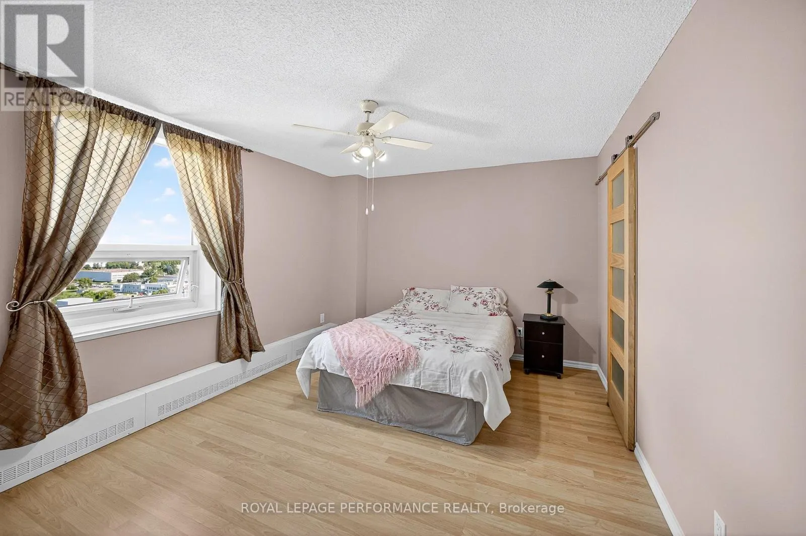 1904 - 665 BATHGATE DRIVE