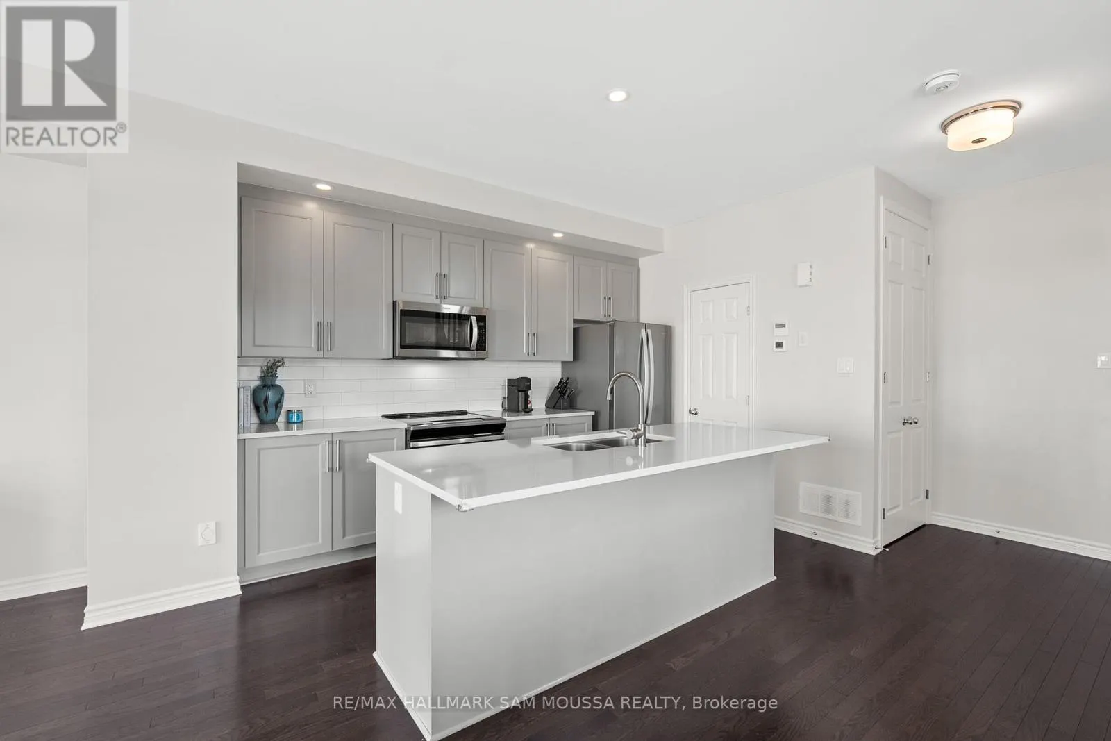 625 CARTOGRAPHE STREET