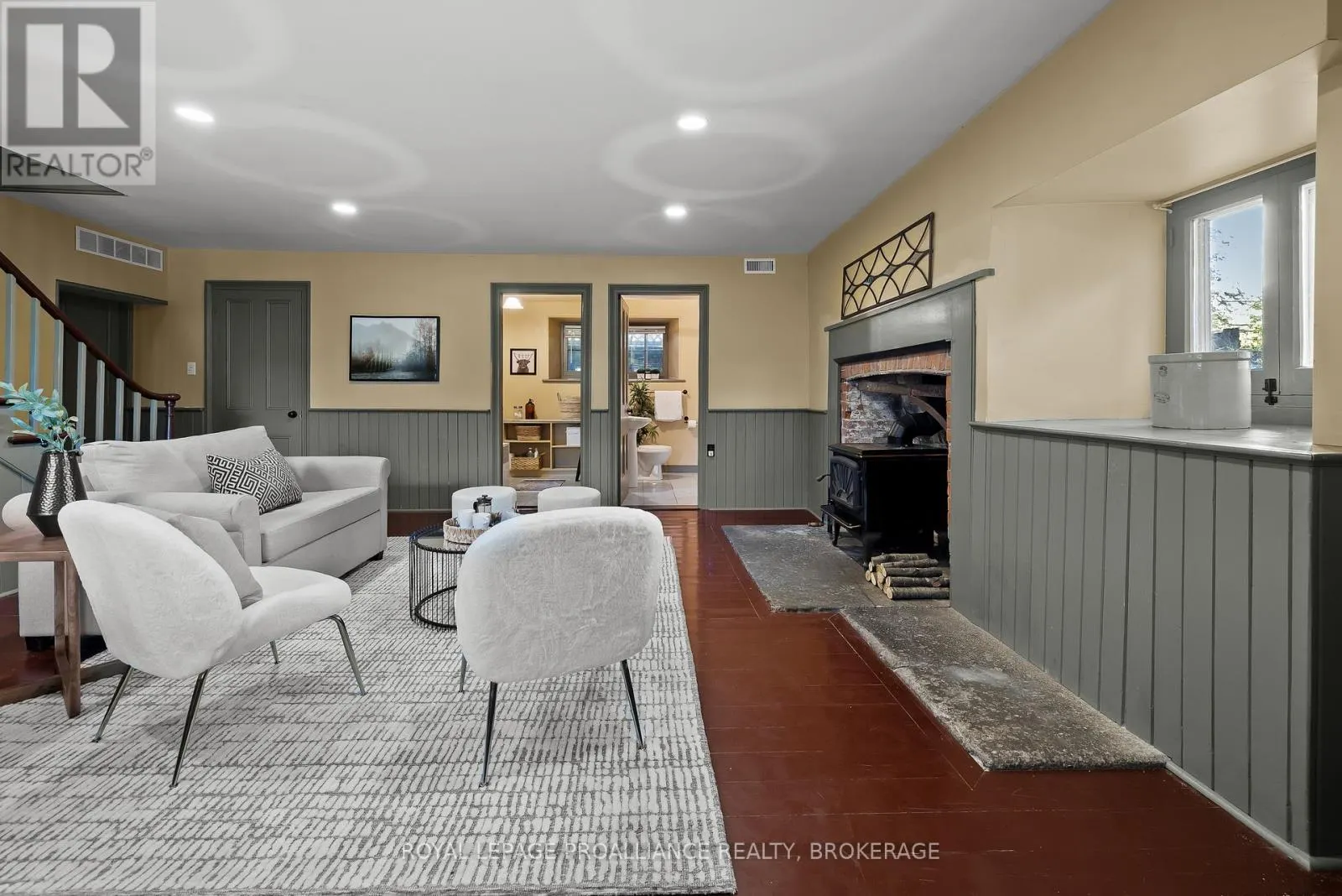 1049 HIGHWAY 2 E