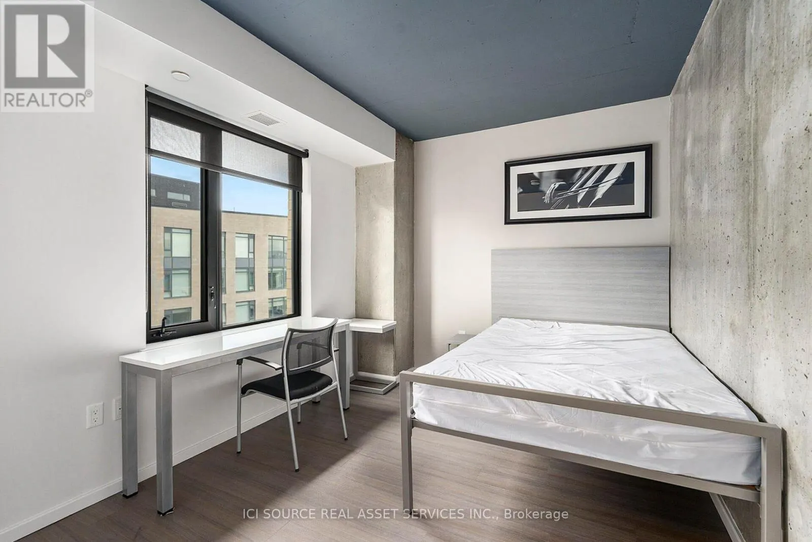 1702 - 105 CHAMPAGNE AVENUE S
