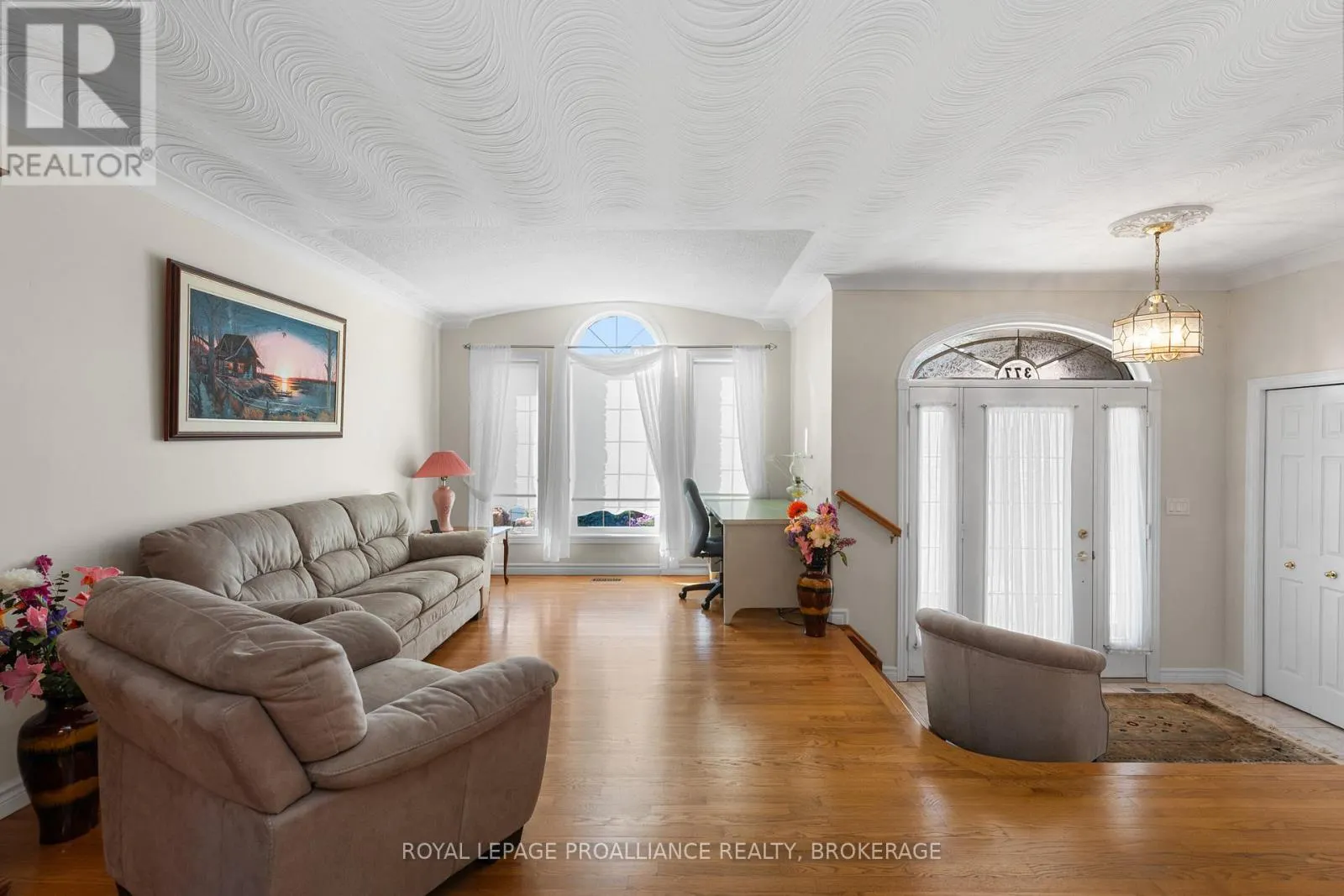 377 BRIARWOOD DRIVE