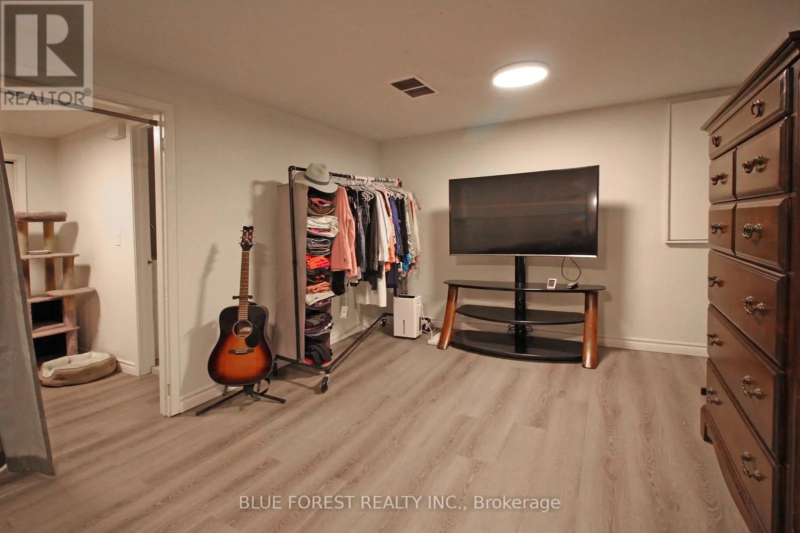 8 - 590 MILLBANK DRIVE, #8