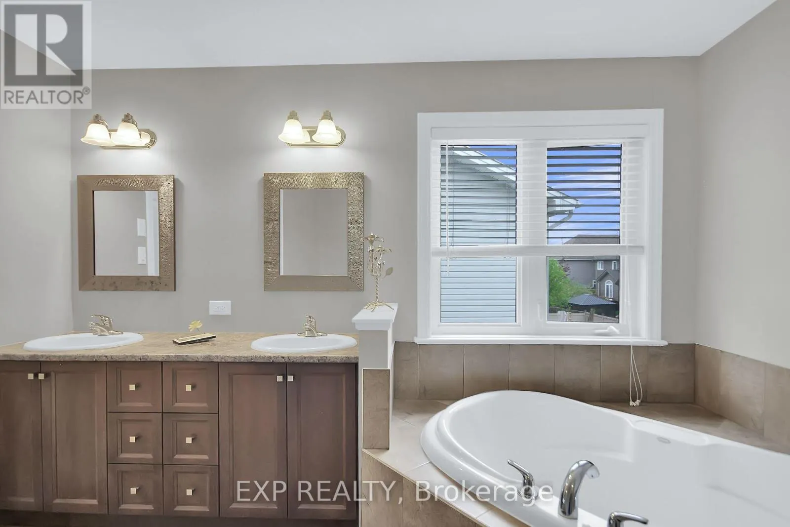 132 GRACEWOOD CRESCENT