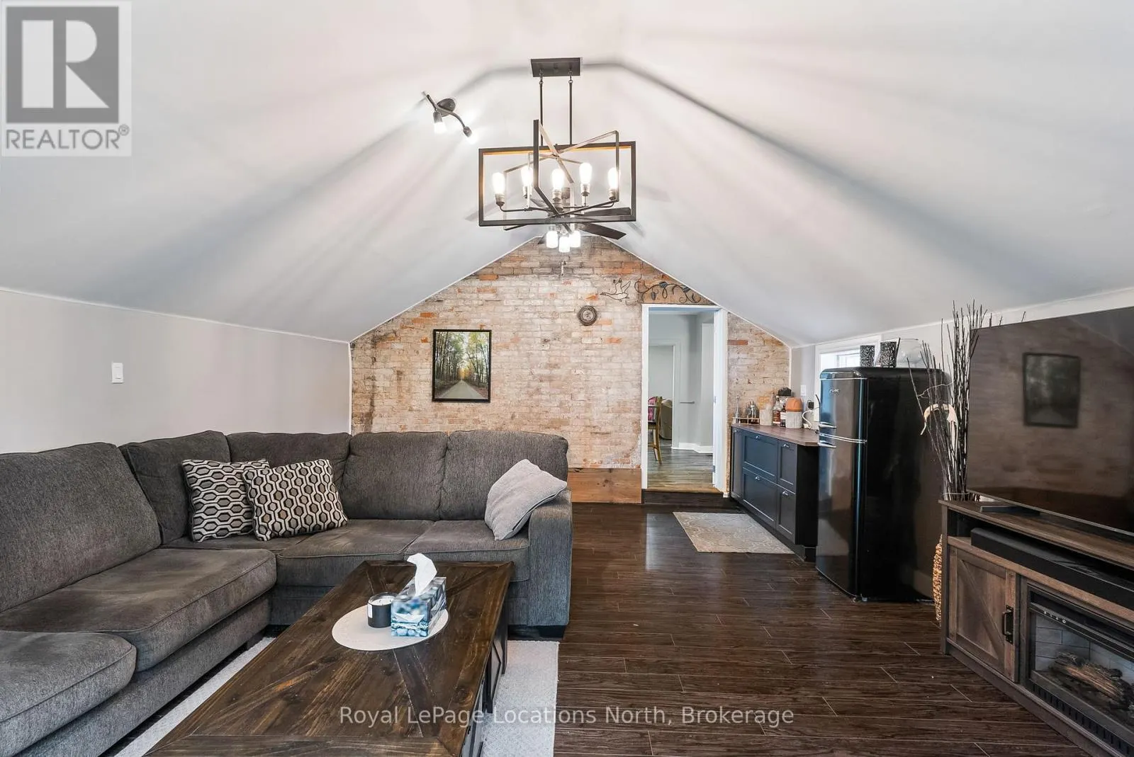 392082 GREY 109 ROAD