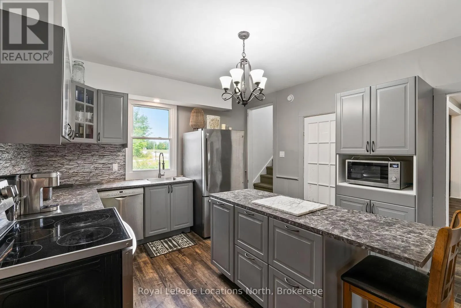 392082 GREY 109 ROAD