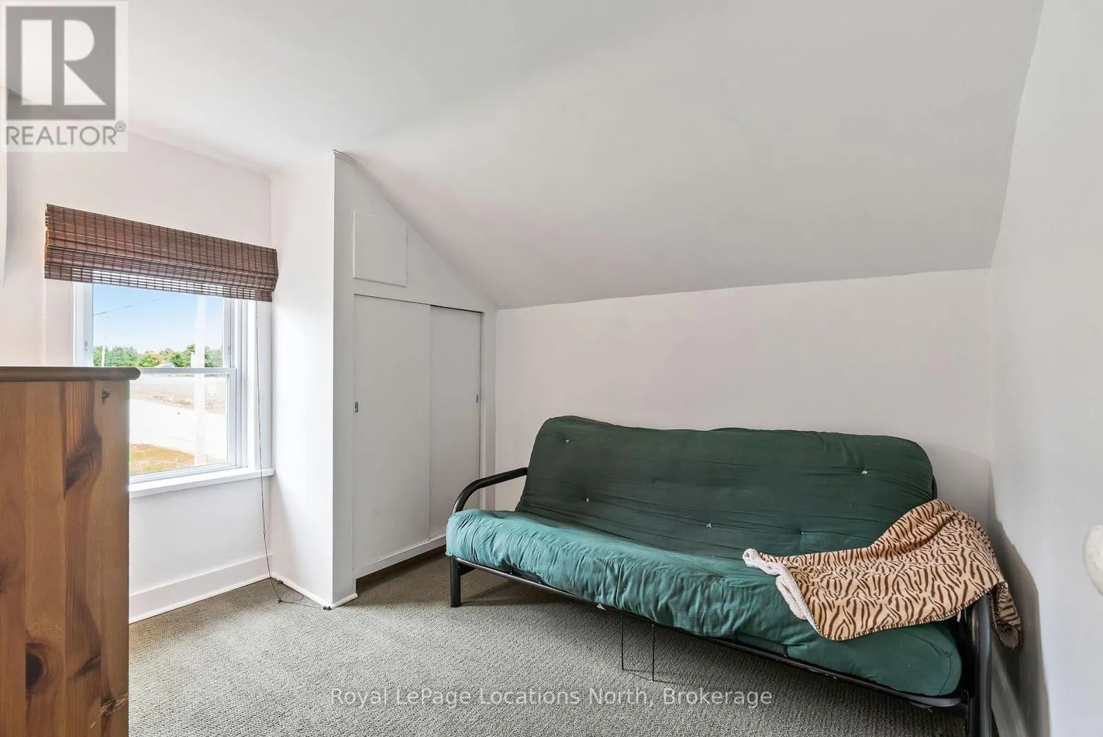 392082 GREY 109 ROAD