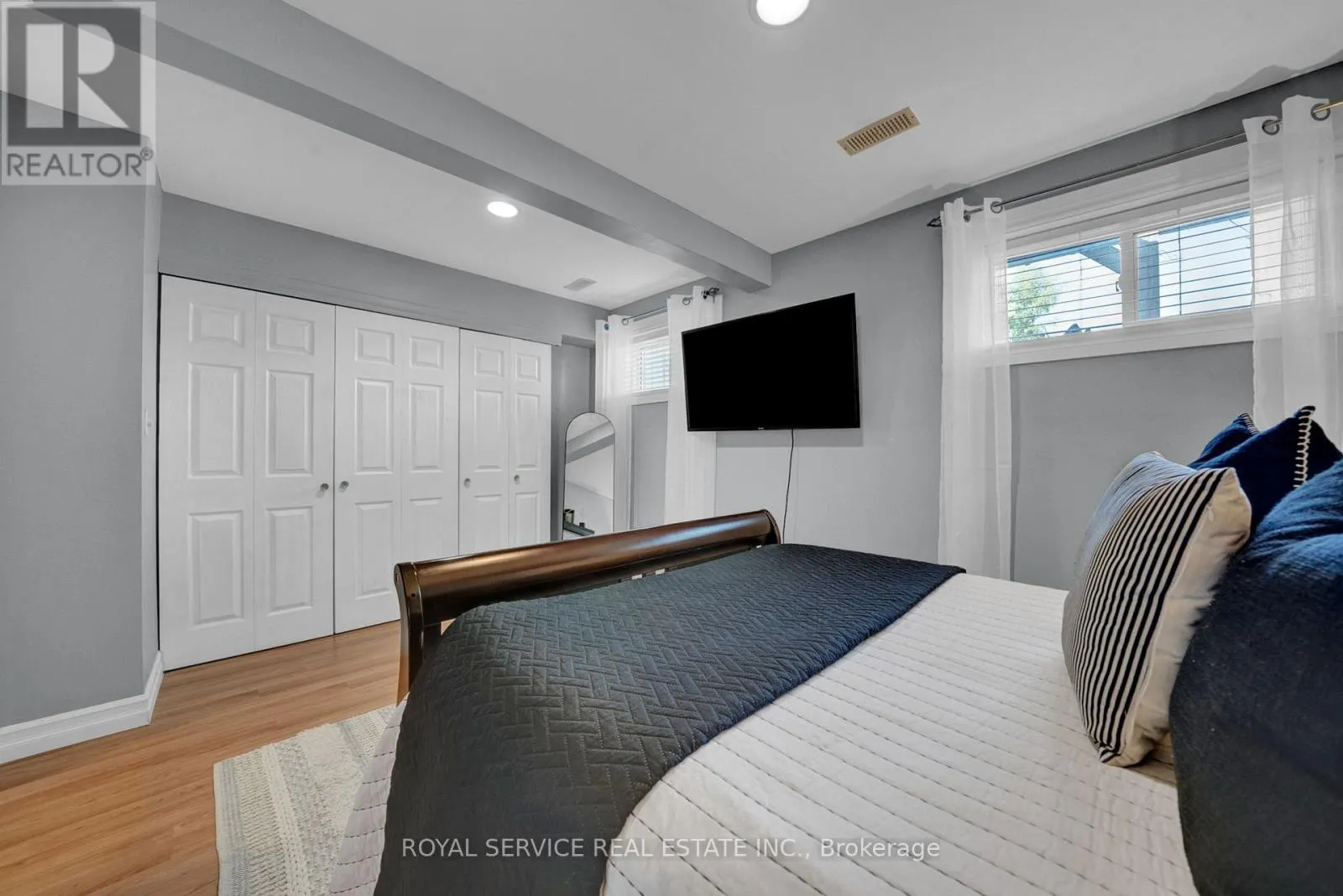 827 BATTELL COURT