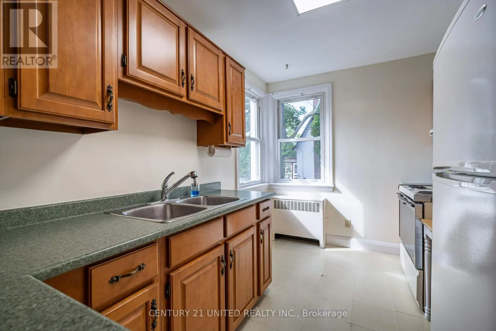 513 PARKHILL ROAD W