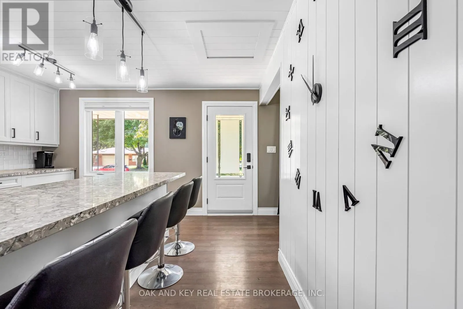 65 SOUTHVIEW CRESCENT