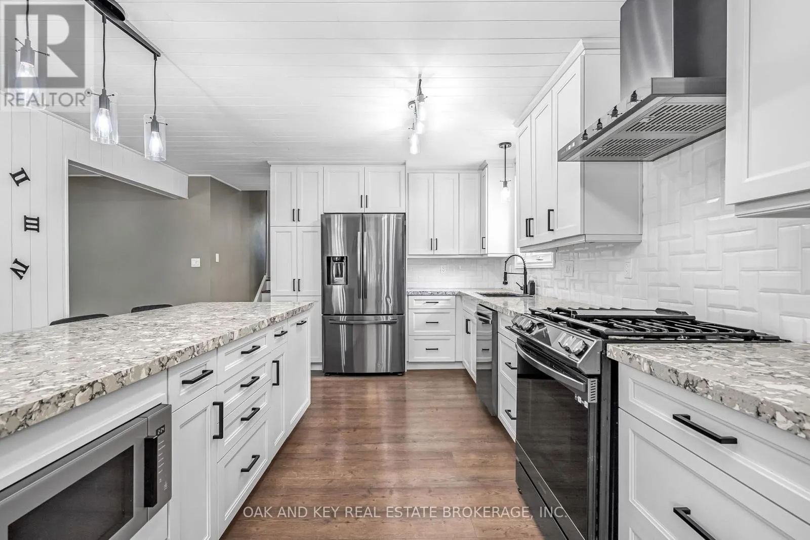 65 SOUTHVIEW CRESCENT