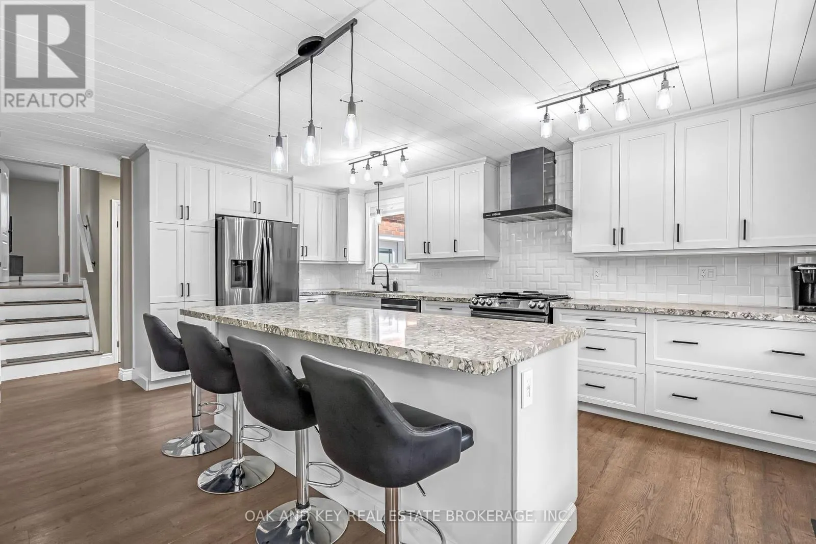 65 SOUTHVIEW CRESCENT