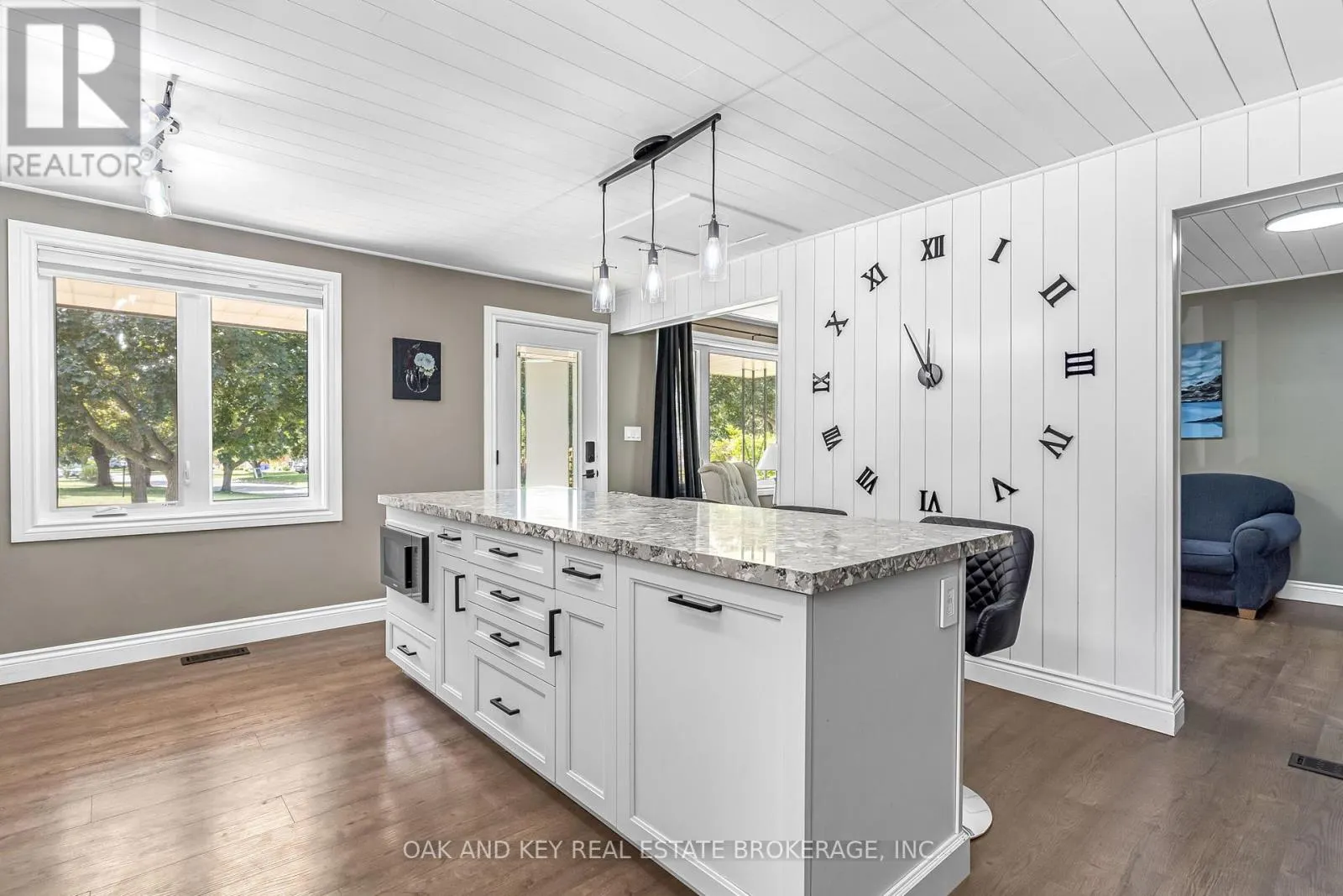 65 SOUTHVIEW CRESCENT