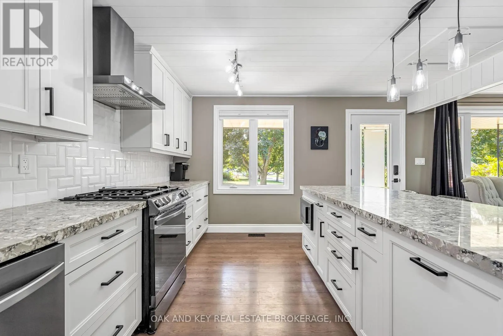 65 SOUTHVIEW CRESCENT