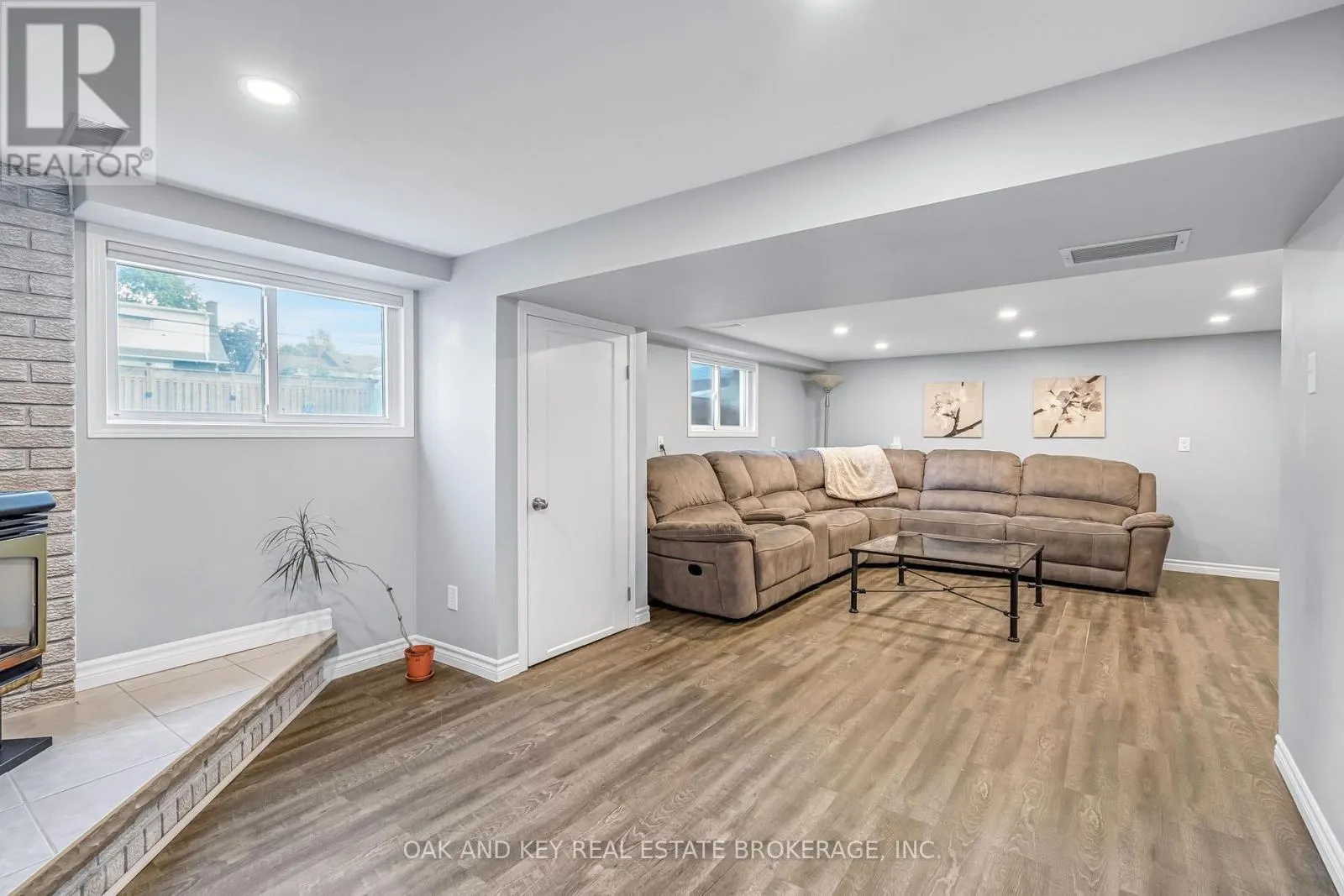 65 SOUTHVIEW CRESCENT