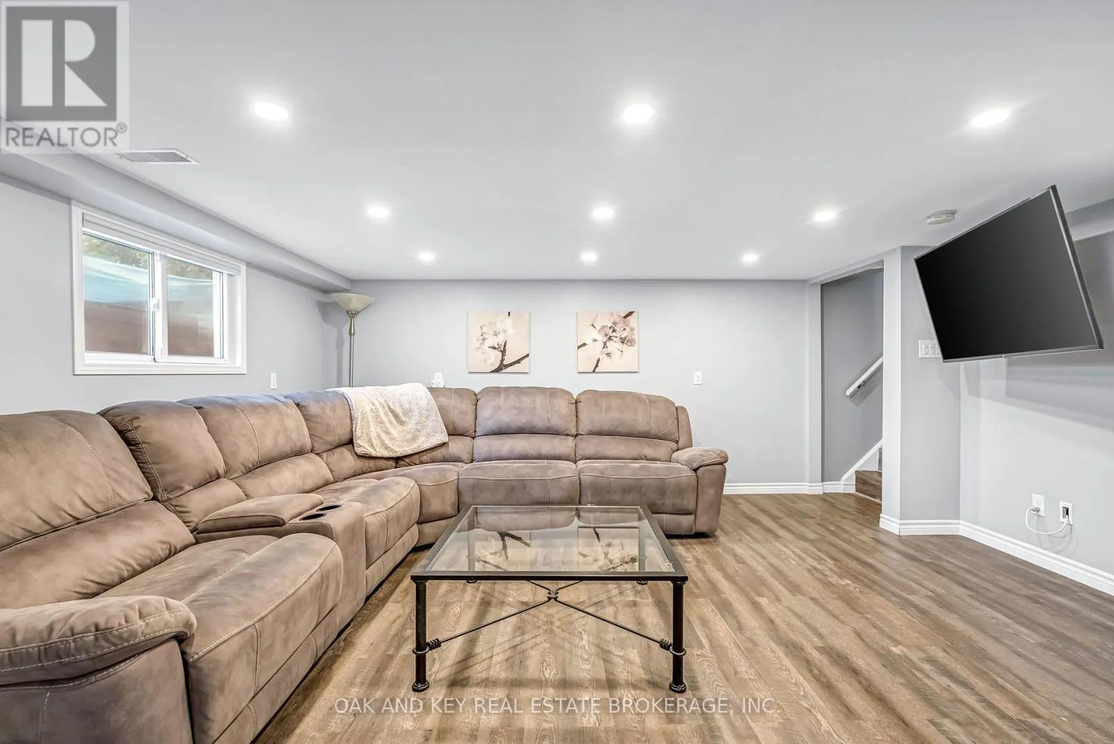 65 SOUTHVIEW CRESCENT