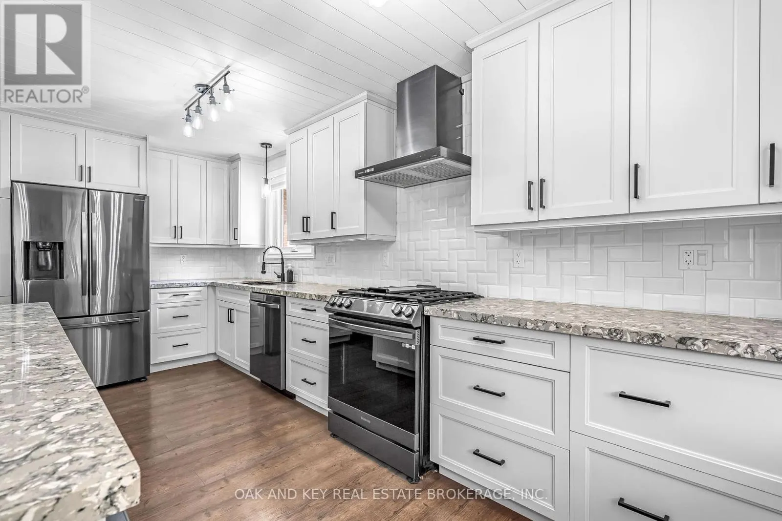 65 SOUTHVIEW CRESCENT
