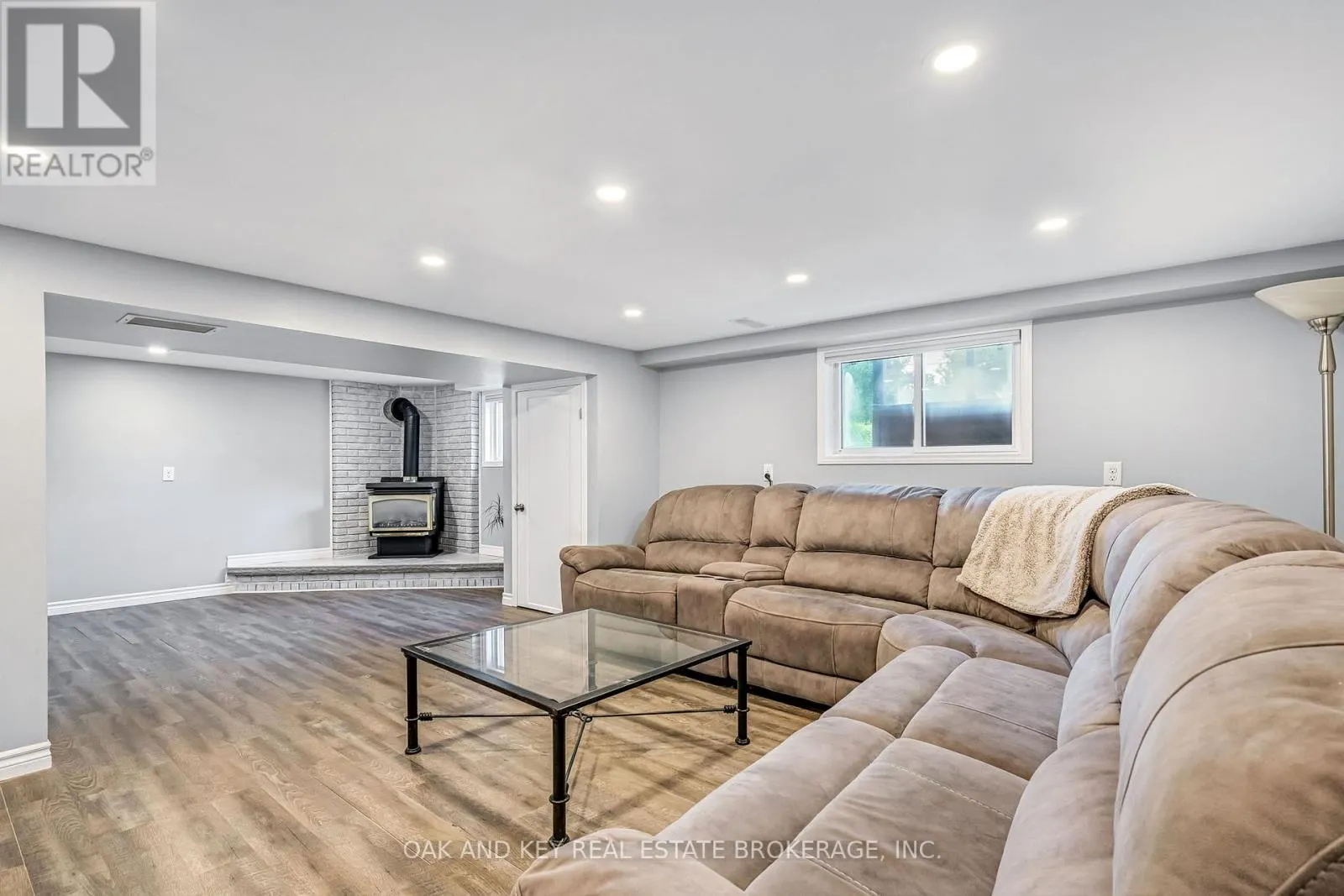 65 SOUTHVIEW CRESCENT