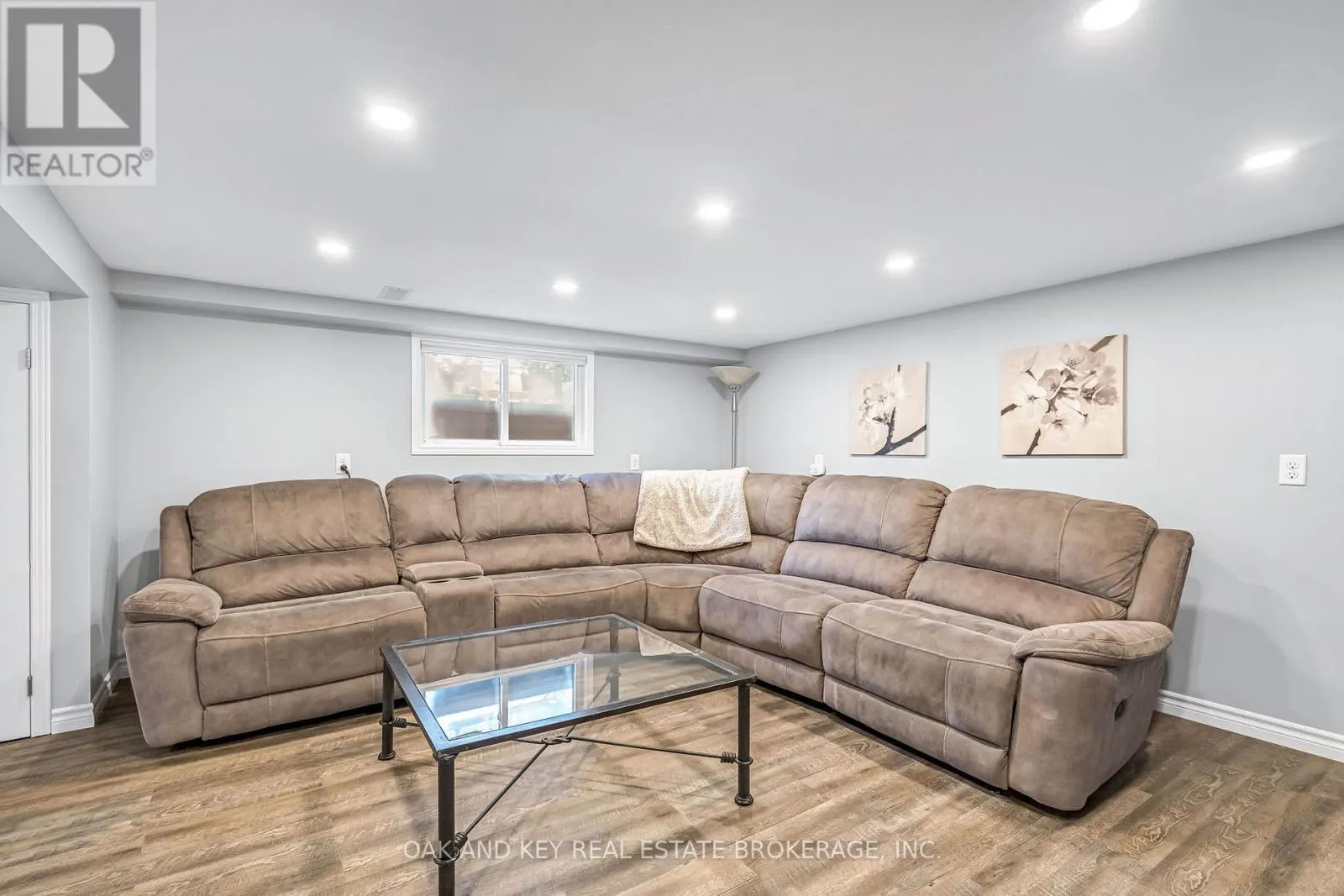 65 SOUTHVIEW CRESCENT